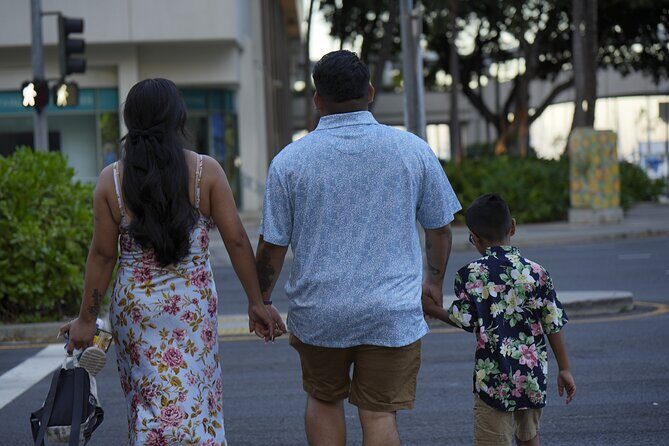 1 Hour Family/Group Photography Honolulu Beautiful and Magical - Professional direction plus help with your cell phone