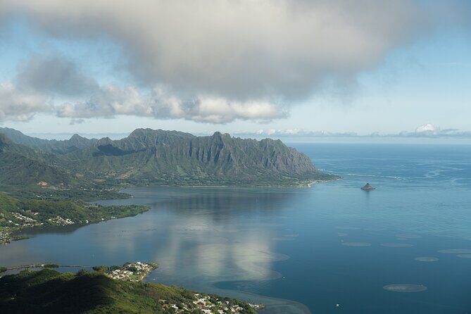 18 Minutes SHARED Helicopter Tour in Honolulu - Honolulu Downtown and Punch Bowl: City Patterns You Can’t Spot on Foot