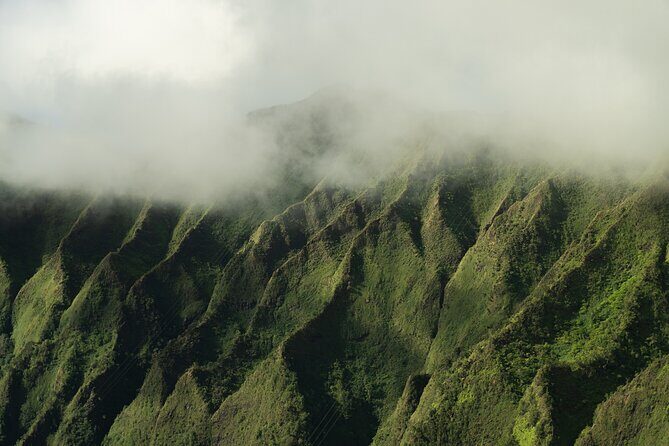 18 Minutes SHARED Helicopter Tour in Honolulu - Diamond Head State Monument: The Lighthouse and the Volcanic Tuff Ring Look