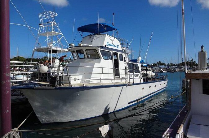 3-Hour Honolulu Bottom Fishing Adventure - Crew Strength: The Names You’ll Hear and the Kind of Help You’ll Get