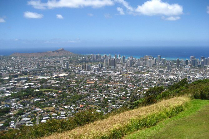 5-Hour Private Customized Luxury Convertible Tour of Oahu's South Shore - The 4-door Chrysler convertible ride: comfort that matters