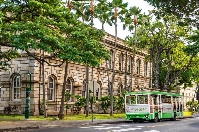 7 Day Pass LeaLea Trolley and Waikiki Trolley Pink Line - East Oahu day ideas: Hanauma Bay and Halona Blowhole photo stops