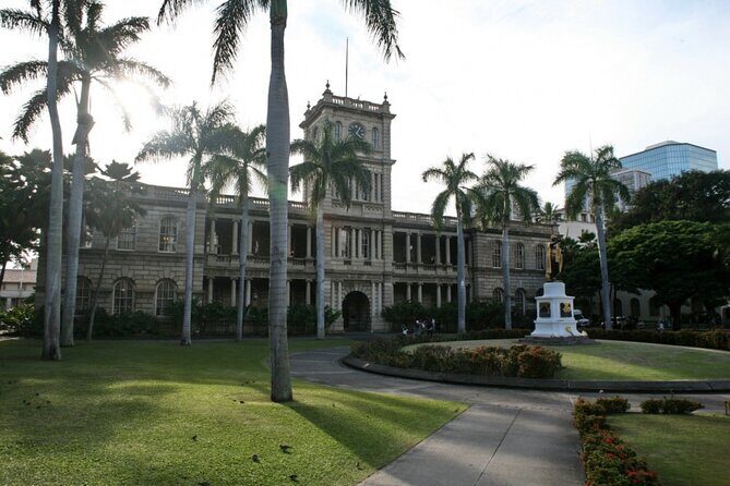 Awesome Scavenger Hunt: Royal Views Of Honolulu - Stop 1: Hawaii State Capitol and the Moment You Start Noticing Details