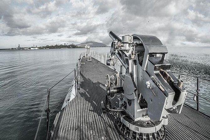 Battleships of WWII at Pearl Harbor from Big Island - USS Missouri deck tour: WWII history with a ceremony-style feel