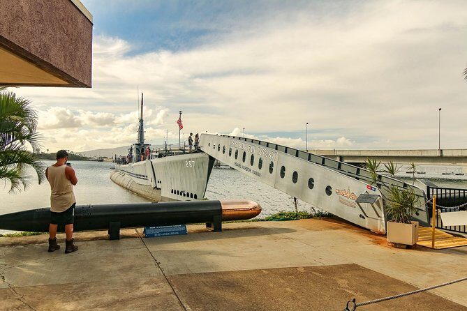 Best Of Pearl Harbor: USS Arizona Memorial & Historic Honolulu - Guides and Drivers: The Difference Between a Trip and a Day