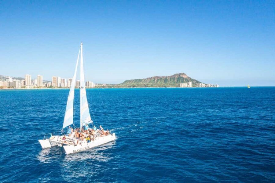 BYOB Weekend Sightseeing Sail towards Diamond Head - A One-Hour Sail That Makes Waikiki Feel Different