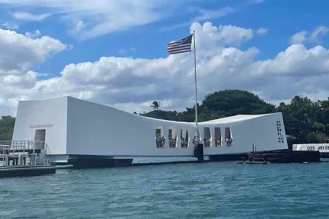 Deluxe Arizona Memorial and Pearl Harbor Aviation Museum Tour - Ford Island to Honolulu: the quick city context you won’t regret