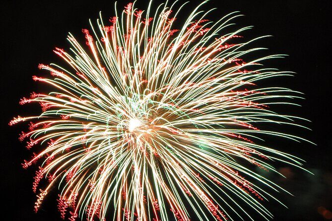 Friday Fireworks Dinner Sail from the Hilton Hawaiian Village - The views-building route: Diamond Head, Queen’s Beach, Waikiki Beach