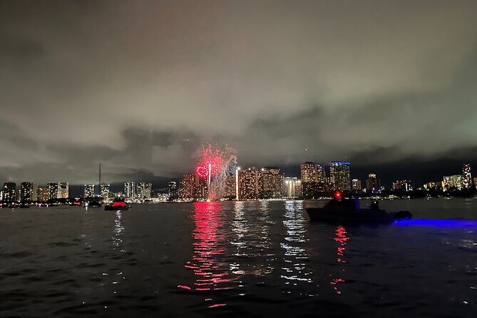 Friday Night Waikiki Fireworks Cruise - Meeting at Living Ocean Tours: how to avoid the stress that ruins plans