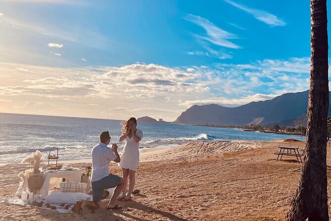 Hawaii Beach Picnic Date - Why an Ala Moana Sunset Picnic Feels Different Than a Big Tour