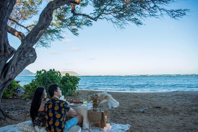 Hawaii Beach Picnic Date - The Photo Session, Flowers, and the Custom Sign