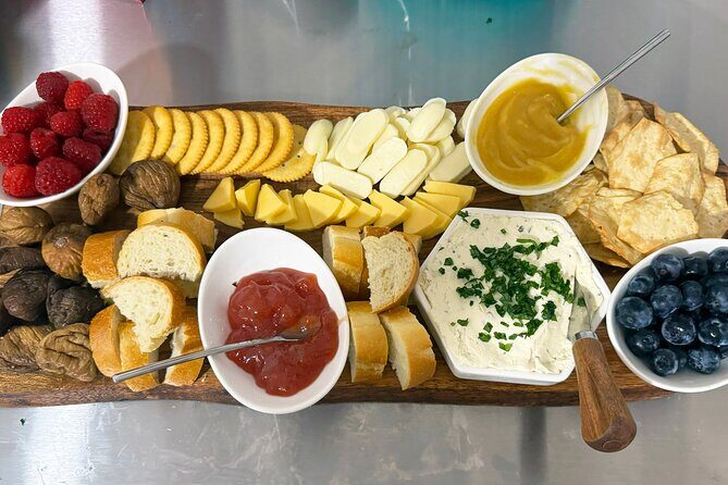 Honey Flight & Bites: The Best Honey Tasting in Hawaii - Why the Small Group Setup (8 Seats) Changes the Feeling