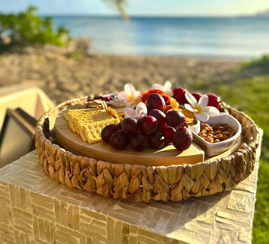 Honolulu: Beachside Luxury Picnic & Paint - 2 Hours of Painting Guidance With Blank or Pre-Drawn Canvas