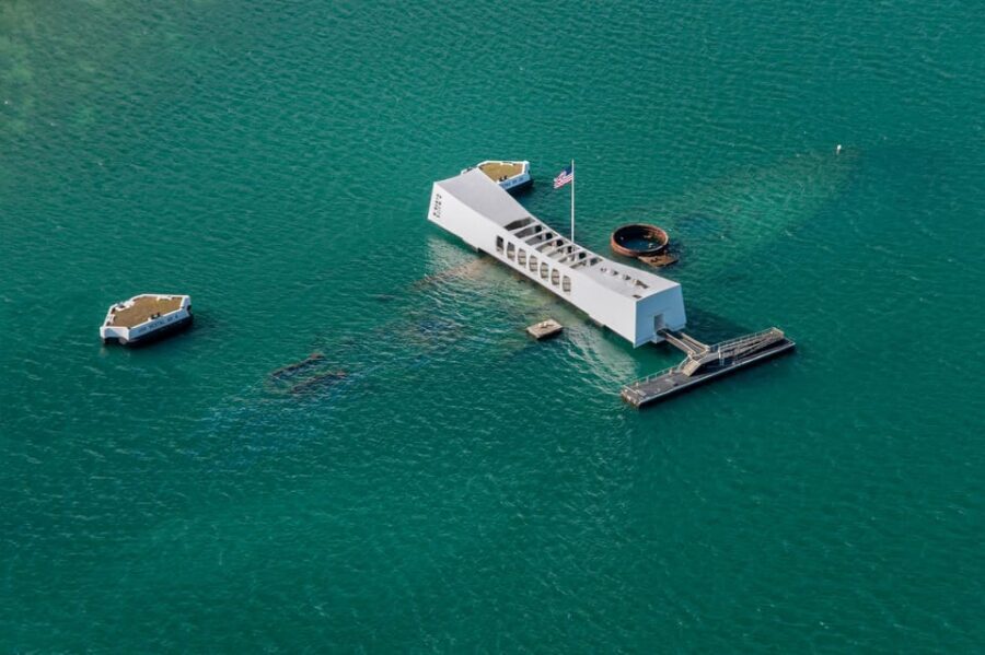 Honolulu: Blue Skies of Oahu Helicopter Tour - Pearl Harbor and Diamond Head from the Sky