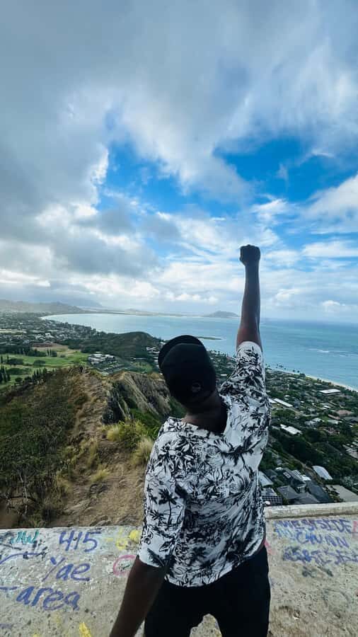 Honolulu: Diamond Head Hike with Transfers - Hike breakdown: switchbacks, tunnel, 74 steps, then WWII bunkers