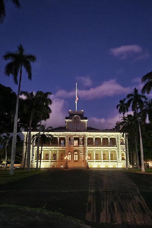 Honolulu: Ghosts of Old Honolulu Walking Tour - Meeting at the King Kamehameha Statue: easy start, clear direction