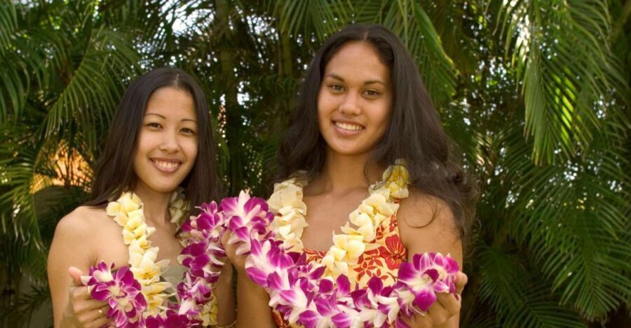 Honolulu Honeymoon Airport Lei Greeting - The lei moment: choosing a special one for each person