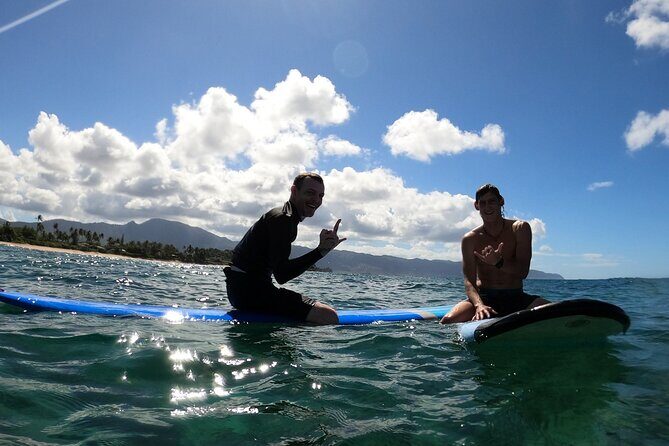 Learn to surf with a local big wave rider on the North Shore of Oahu - H2: What happens during the 90 minutes—beach, break, then waves