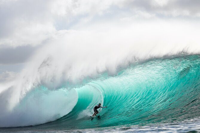 Learn to surf with a local big wave rider on the North Shore of Oahu - H2: The surf spot choice—beginner-friendly, low-stress, and often less crowded