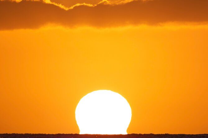 Moana’s Luxury semi-private Sunset Cruise on Nalu - Honolulu at 5:00 pm: why this sunset cruise hits the sweet spot