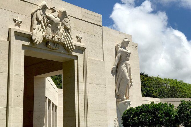 Oahu Customizable Private Community Service Voluntourism Offer - Temples and botanical stops: Byodo-in and Waimea Valley at human pace