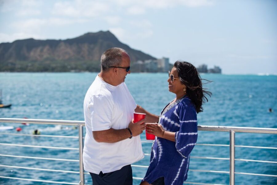 Oahu: Friday Night Fireworks Sail from Hilton Hawaiian Pier - Dinner and drinks: what the included meal really means