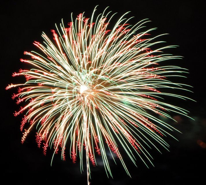 Oahu: Friday Night Fireworks Sail from Hilton Hawaiian Pier - The fireworks: how to get the best view from the water