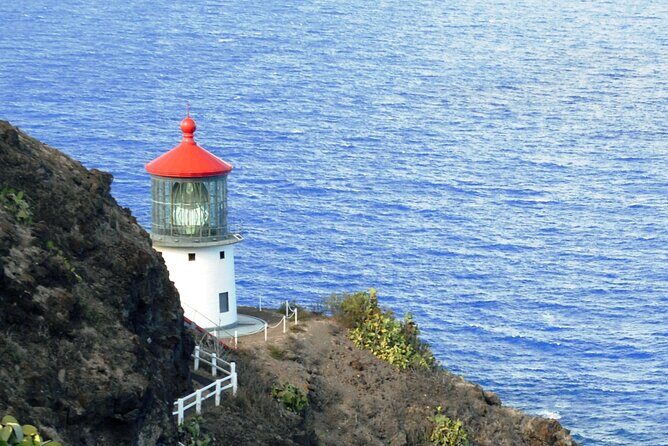 O‘ahu Highlights Private Guided Tour: Landmarks & Architecture - Kawaiahaʻo Church: coral stone and neoclassical-med revival style