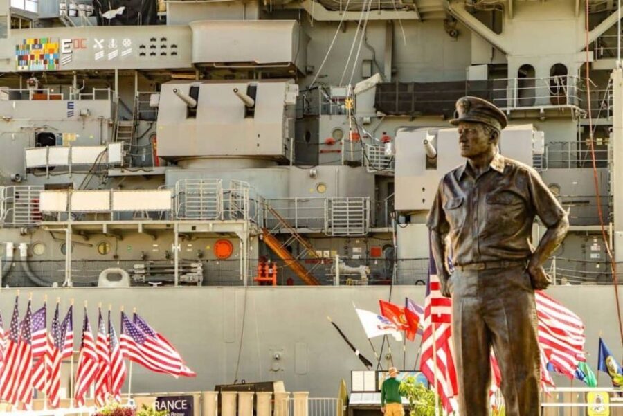Oahu: Pearl Harbor Battleship Tour - Food on the clock: where you can eat without losing the day