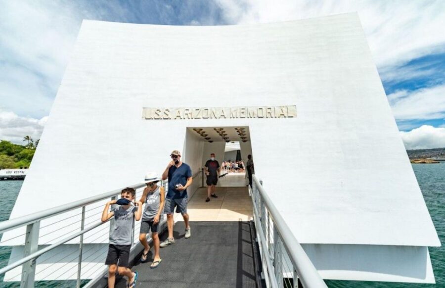Oahu: Pearl Harbor Battleships Group Tour - Key things that make this tour work
