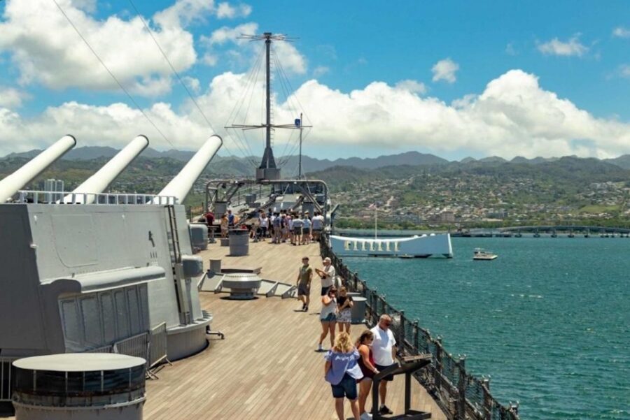 Oahu: Pearl Harbor Battleships Group Tour - Getting From Waikiki to Pearl Harbor: Early Start, Clear Flow