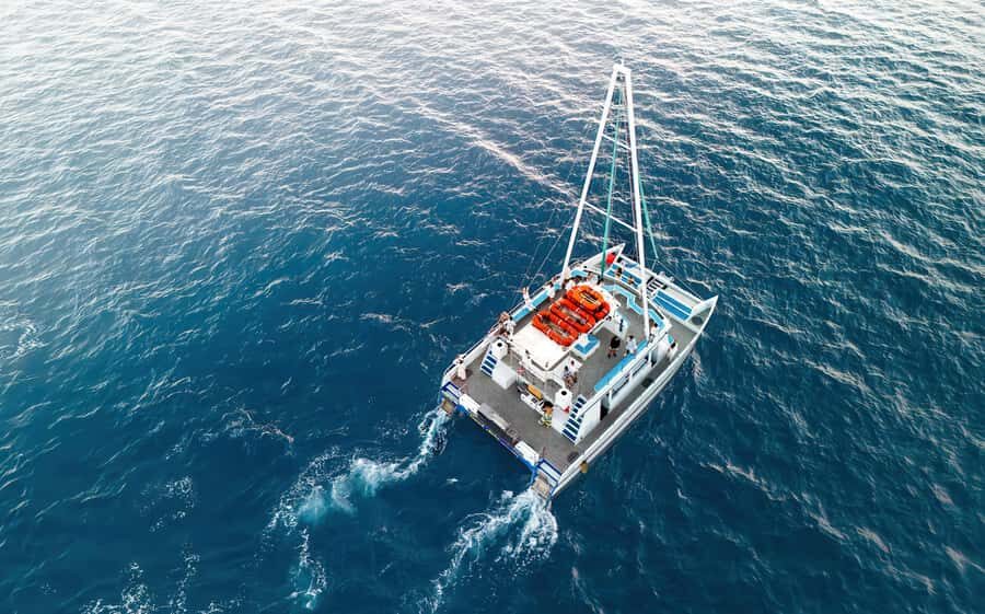 Oahu: Sunset Sail Cruise in Waikiki - The Boat Experience: Decks, Shade, and Where You’ll Want to Sit
