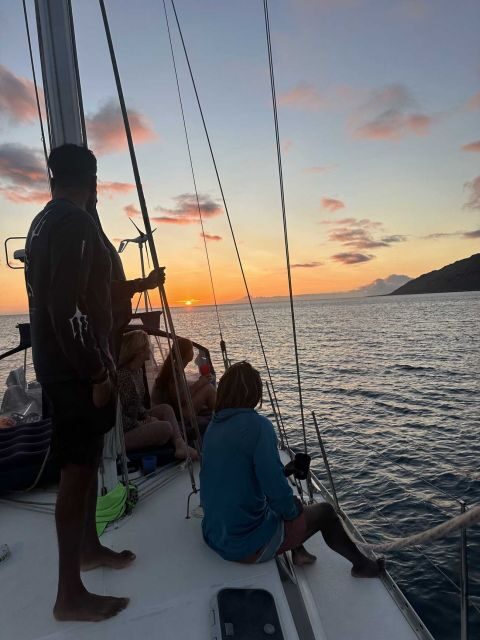 Oahu: Sunset sailing in small intimate groups - The route and timing: from Honolulu waters to Diamond Head golden hour