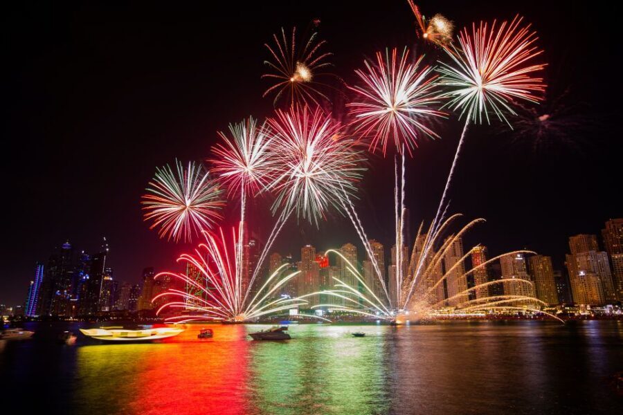 Oahu: Waikiki Fireworks Boat Cruise from Oahu - Underwater viewing room: what you can actually see below