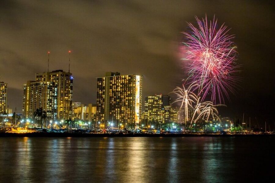 Oahu: Waikiki Friday Night Fireworks Catamaran (Wahine Koa) - Why a catamaran fireworks sail is smarter than the beach