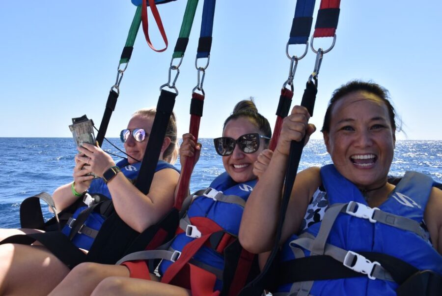 Oahu: Waikiki Parasailing - Practical tips to get the most out of your hour in the air