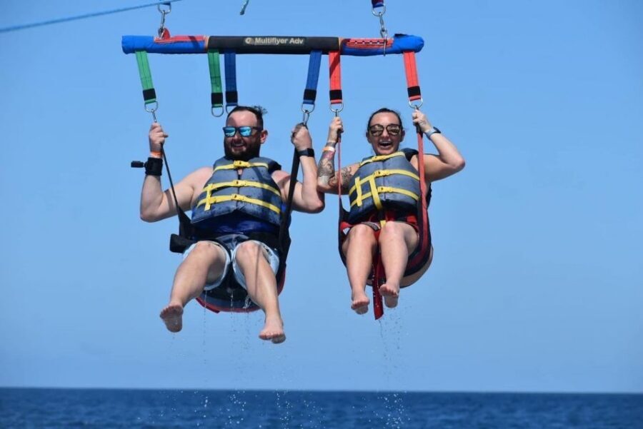 Oahu: Waikiki Parasailing - The parasailing flight: Waikiki’s shoreline, turquoise water, and Diamond Head