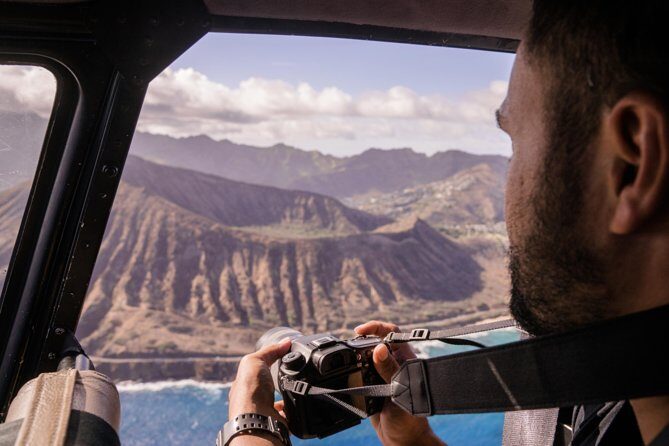 Private Oʻahu Helicopter Experience: All Window Seats - From Waikīkī coastline to Diamond Head: the aerial “orientation” moment