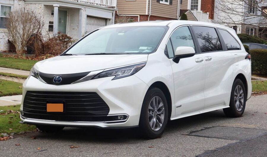 Private Transfers between HNL Airport and Honolulu City - Picking the Right Vehicle: Sedan vs Minivan and Bag Limits