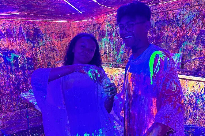 Splatter Art Paint Studio Experience in Hawaii - Plan for the Mess: What to Wear and How to Expect Paint
