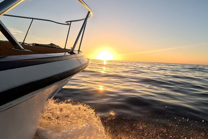 Sunset Cruise along Waikiki Coastline - A 90-minute Waikiki sunset that actually feels relaxed