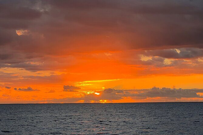Sunset Cruise Waikiki - Golden Hour Cocktail Cruise - Waikiki Beach views and the best part: the sunset photo op