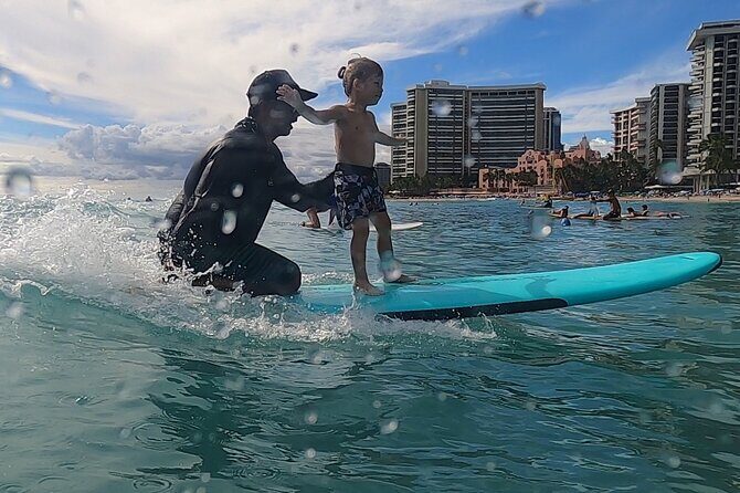 Surfing Lessons in Waikiki - Waikiki Surf Lessons Start at Kuhio Beach