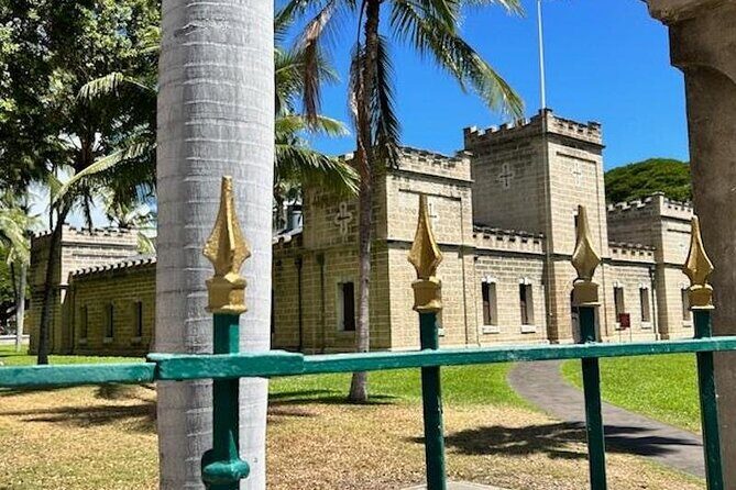 Through A Glass Darkly The Strange and Tragic History Of Honolulu - Honolulu Hale and the State Capitol: Beautiful Buildings With Uncomfortable Edges