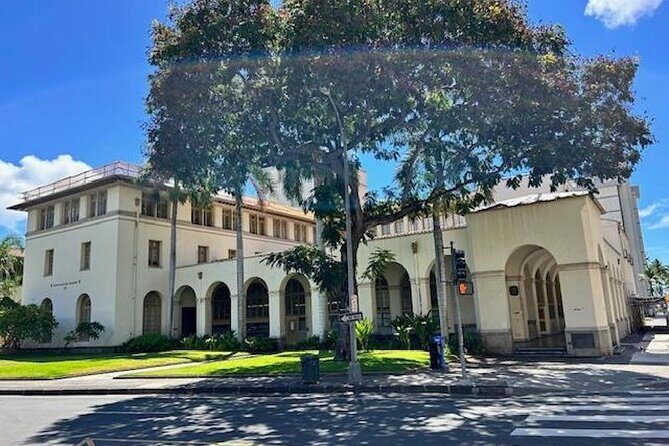 Through A Glass Darkly The Strange and Tragic History Of Honolulu - Iolani Palace: A Royal Setting Inside a U.S. Address