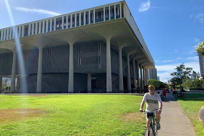 "Tour de Honolulu" Foodie Bike Tour - The food you’ll actually taste: fish taco, Hawaiian-style pizza, Kalua pork, shave ice