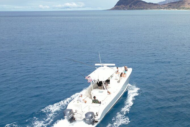Venture Wildlife Snorkel Charter from Ko Olina - The Venture boat: intimate whale watching from Ko Olina