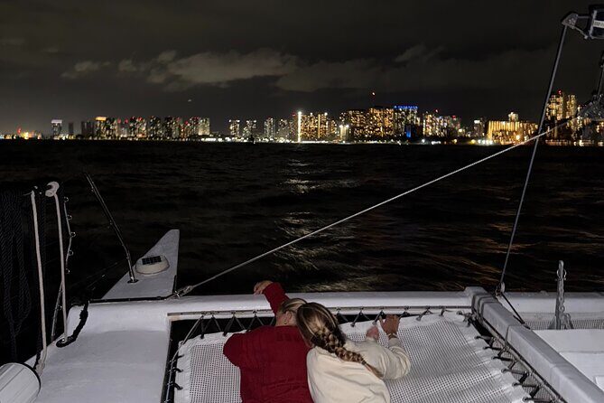 Waikiki Beach Catamaran Friday Night Fireworks Tour - Meeting Point at 1 Holomoana St: Your Best Move Is Early Check-In