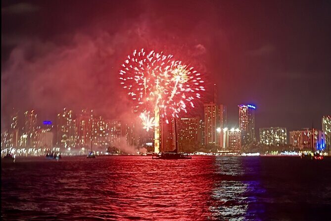 Waikiki Beach Catamaran Friday Night Fireworks Tour - Hilton Hawaiian Village Fireworks: What the Water View Changes
