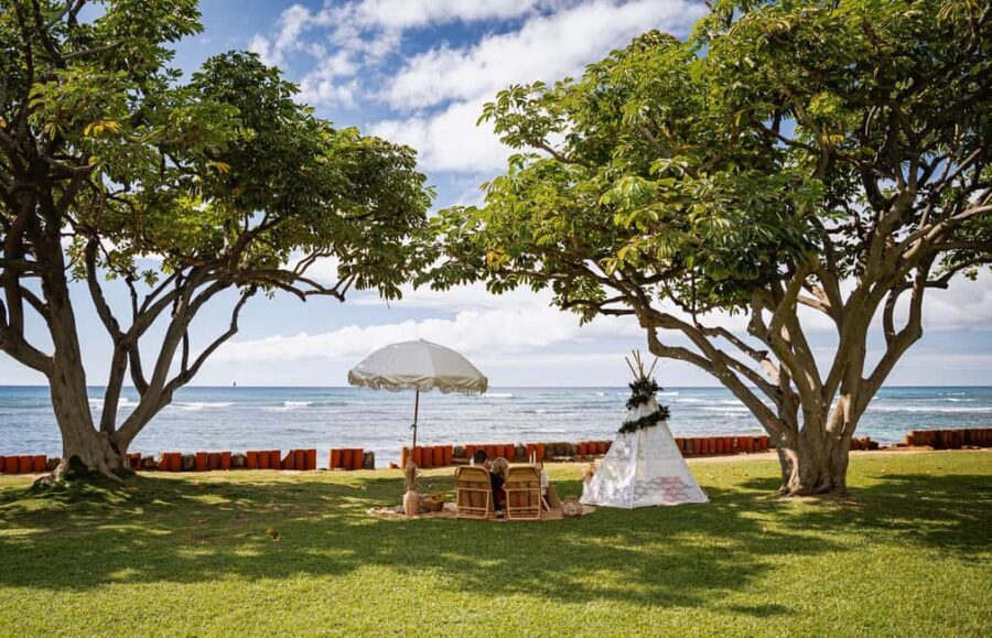 Waikiki : Beach Picnic with Professional Photography! - Performance Elements: Fire, Lei Making, and Guitar Serenade